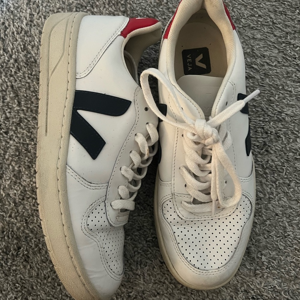 VEJA V-10 Low-Top Leather Sneakers Womens 8 White Nautico Pekin Navy Red